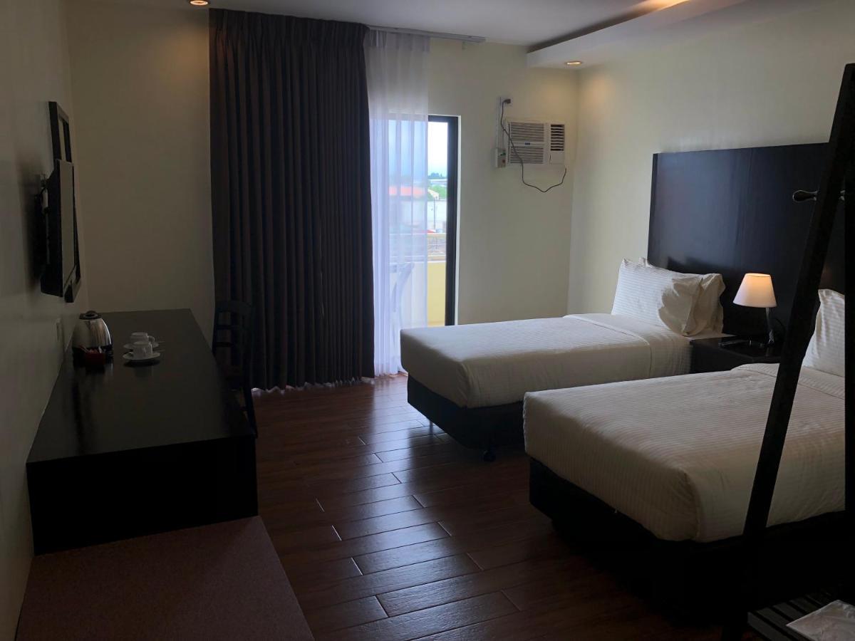 Piña Suites Ormoc Exterior foto