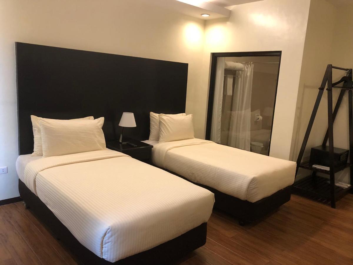 Piña Suites Ormoc Exterior foto