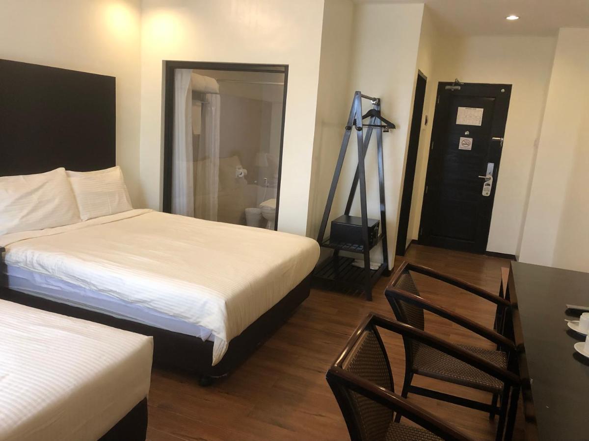 Piña Suites Ormoc Exterior foto