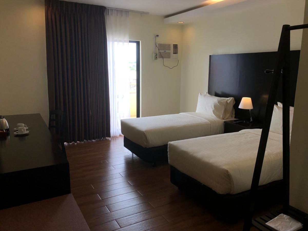 Piña Suites Ormoc Exterior foto