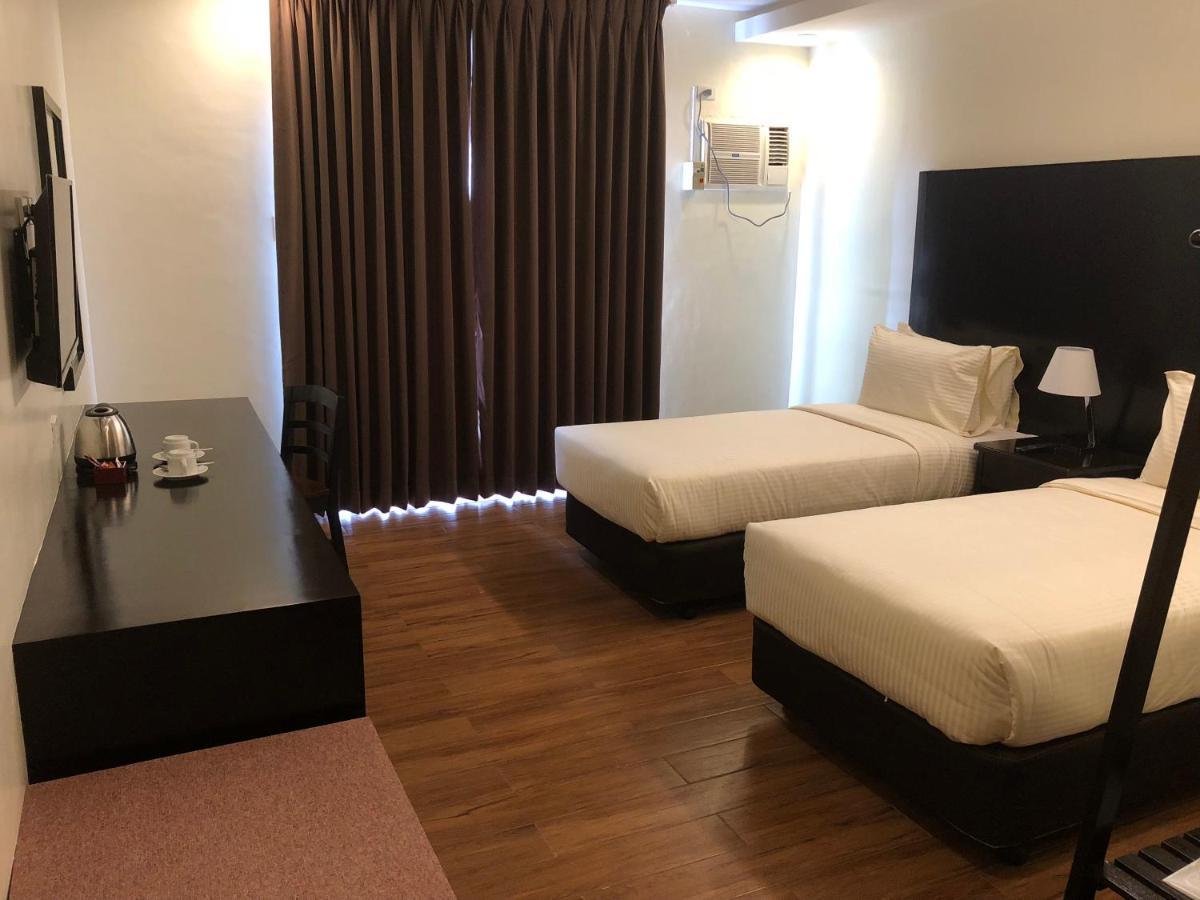 Piña Suites Ormoc Exterior foto