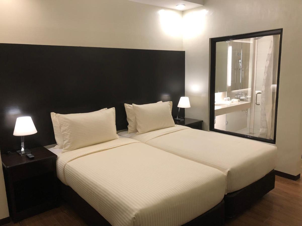 Piña Suites Ormoc Exterior foto